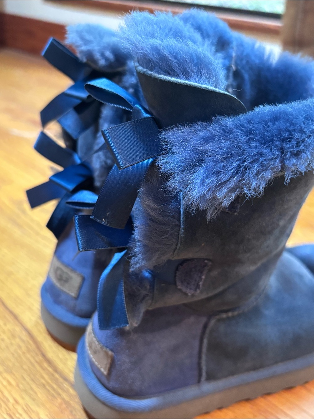 UGG Navy Blue Bailey Bow Boots Sz 8 Cozy Winter Après Ski Y2K